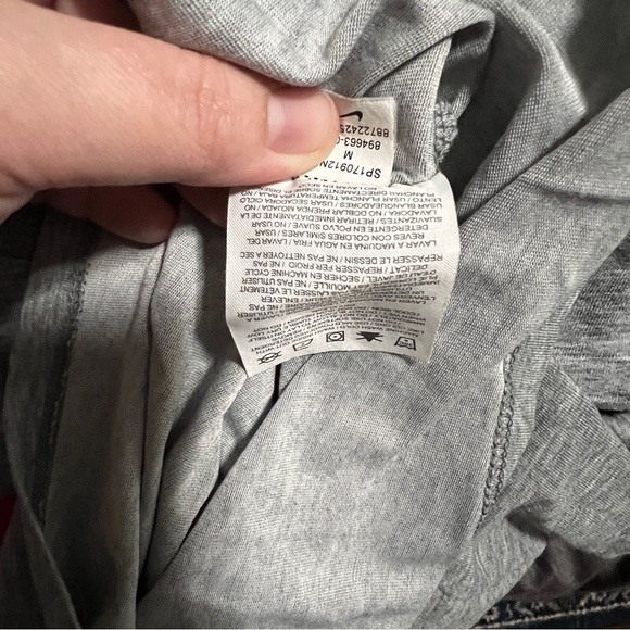 Women’s The Nike  Tee Dri Fit Shirt Medium Gray Pink Swoosh  Comfy Light - Picture 6 of 6